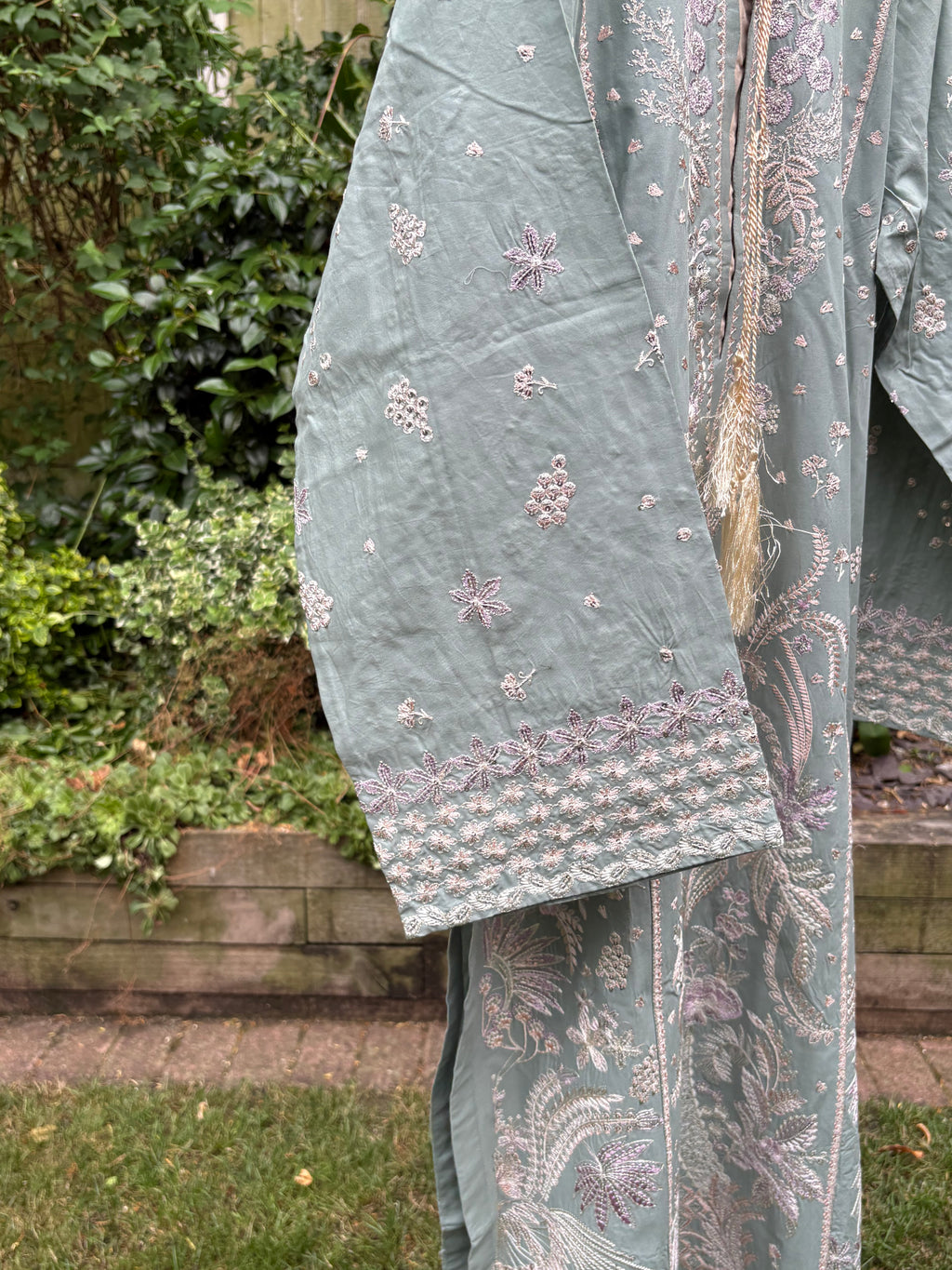 Sage green -luxury embroidered (3PC)
