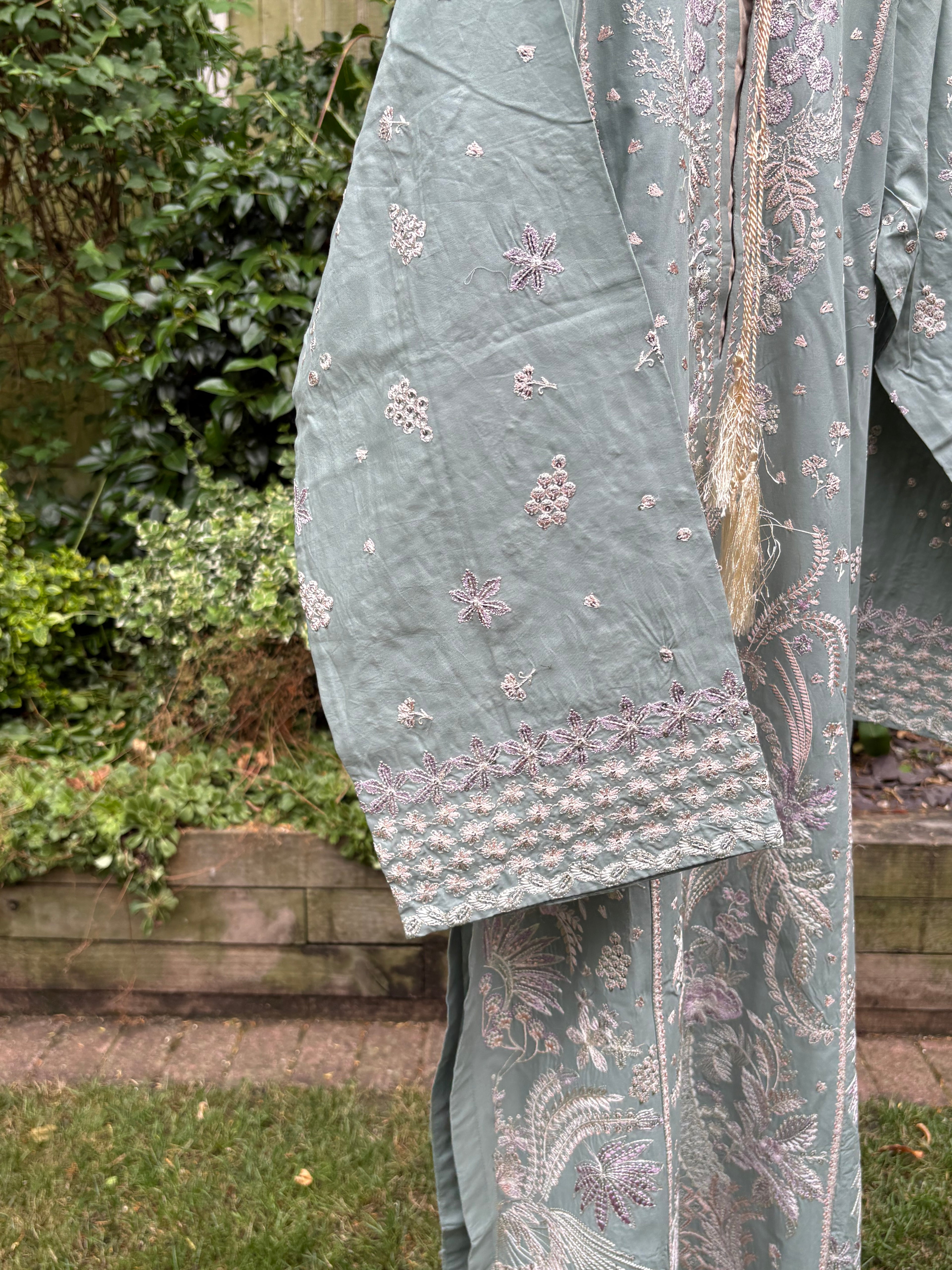 Sage green -luxury embroidered (3PC)