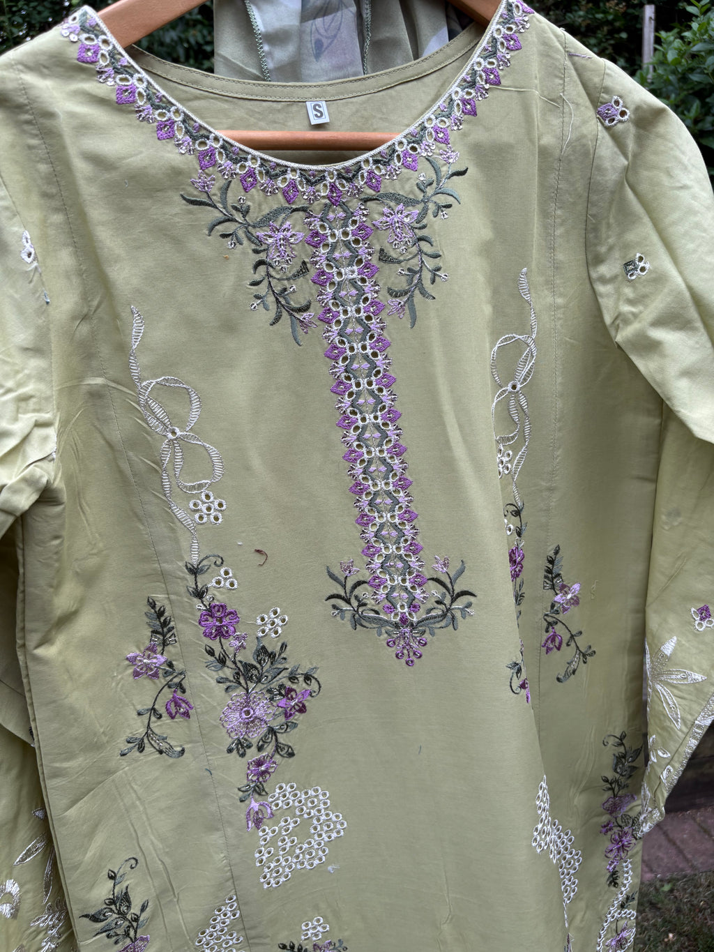 Prehnite-luxury embroidered (3PC)