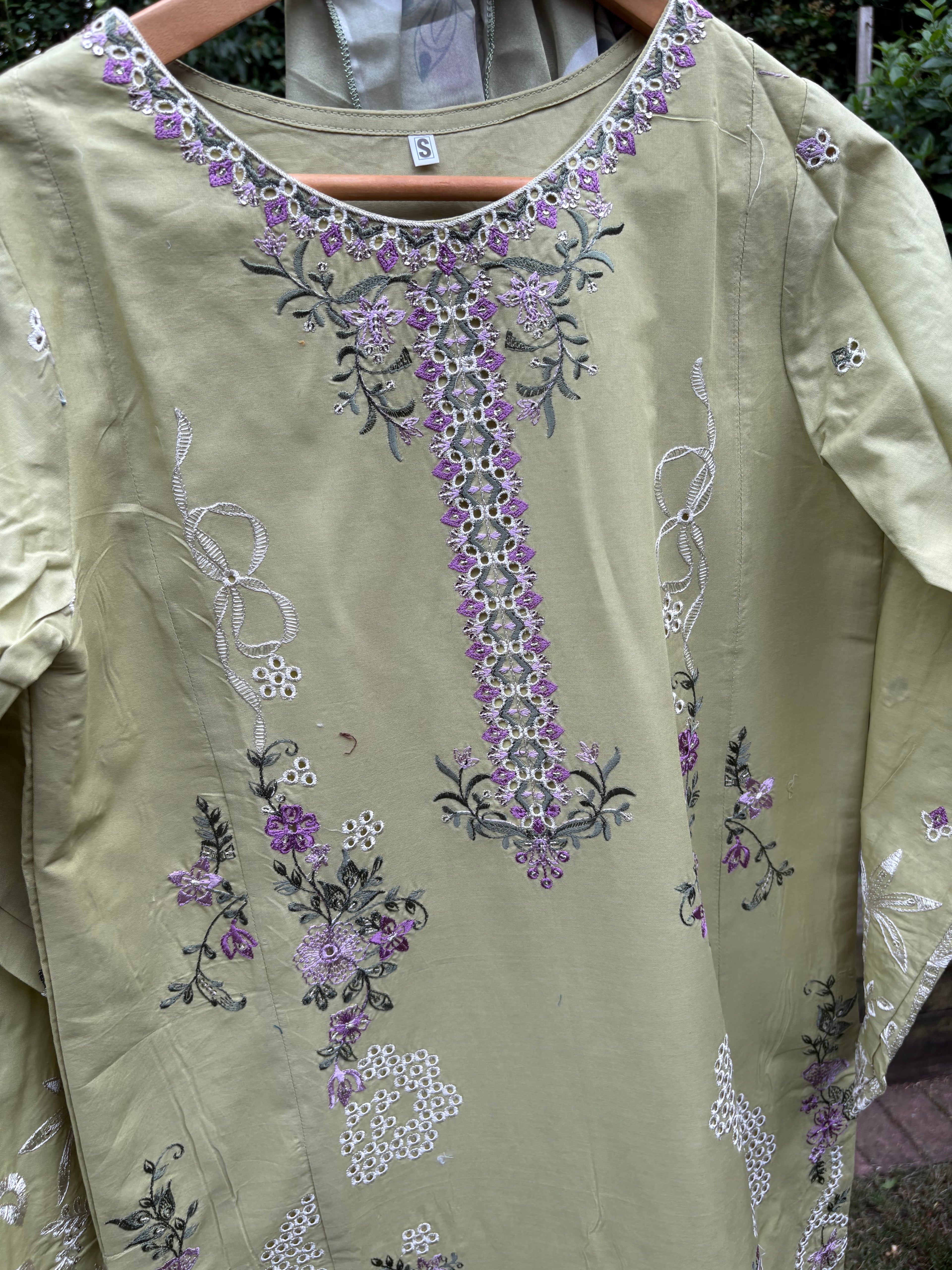 Prehnite-luxury embroidered (3PC)