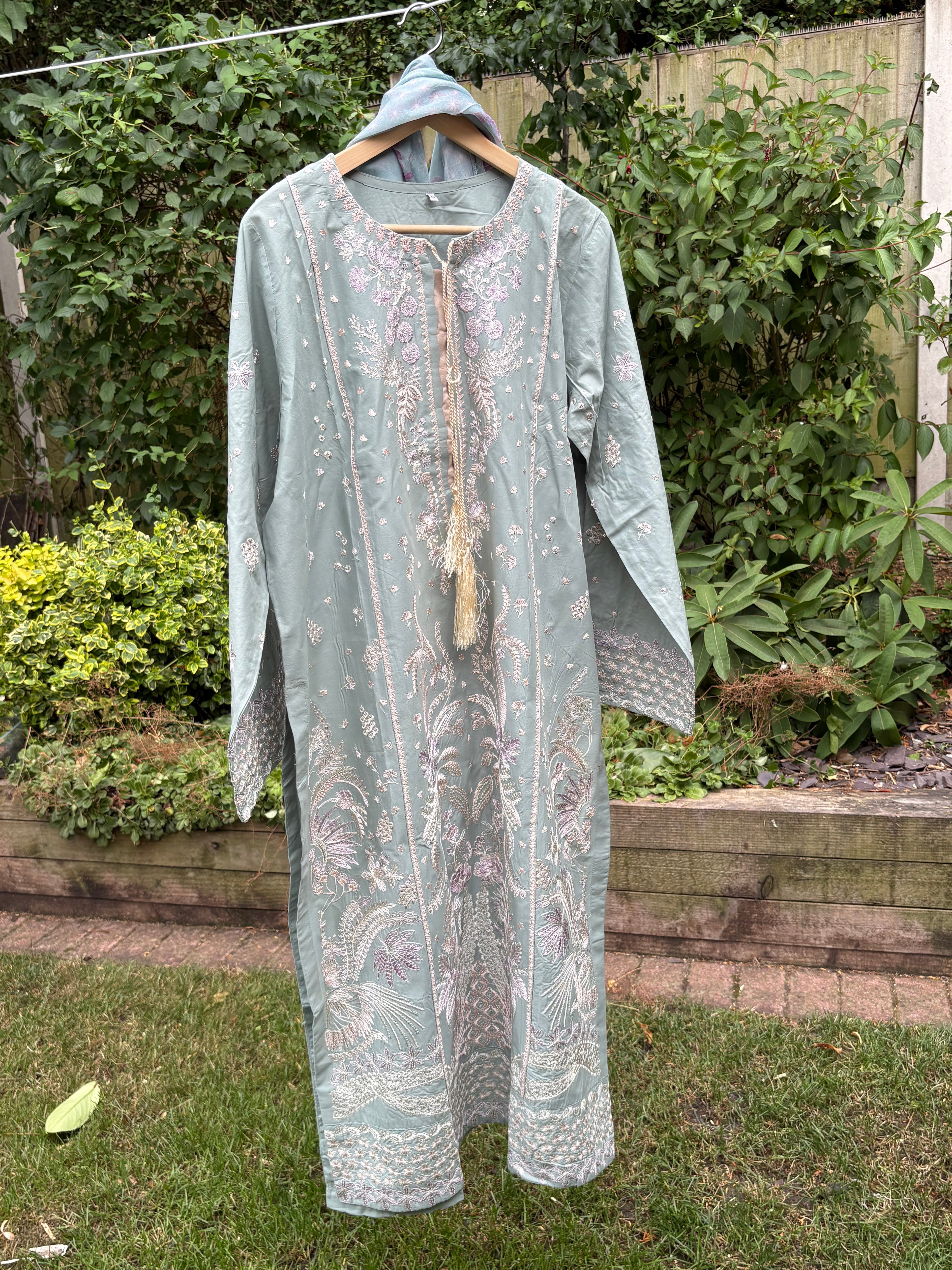 Sage green -luxury embroidered (3PC)