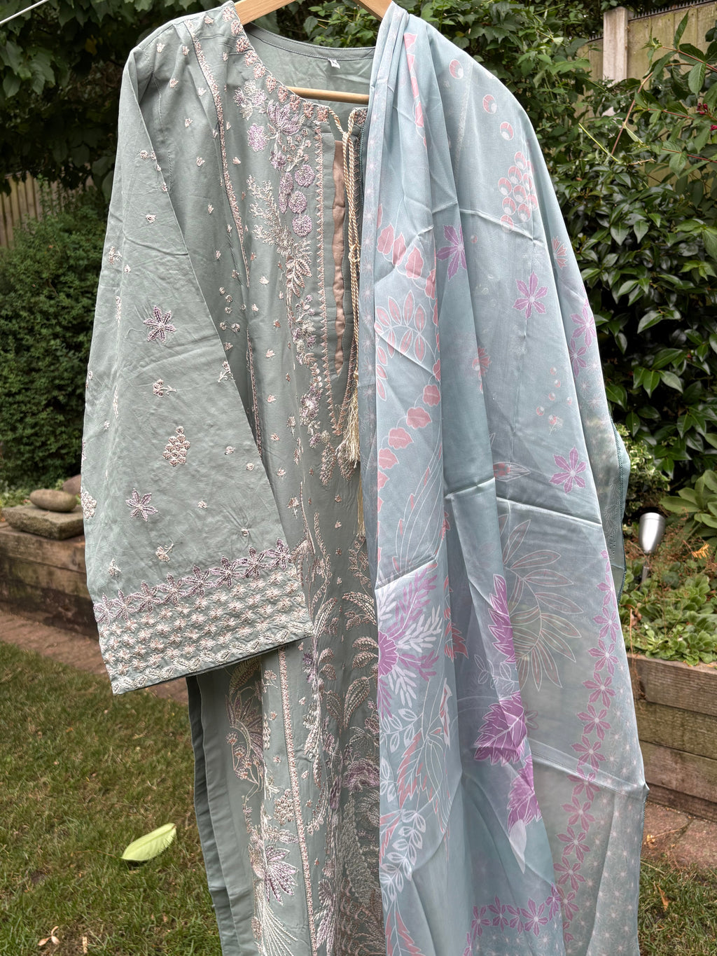 Sage green -luxury embroidered (3PC)