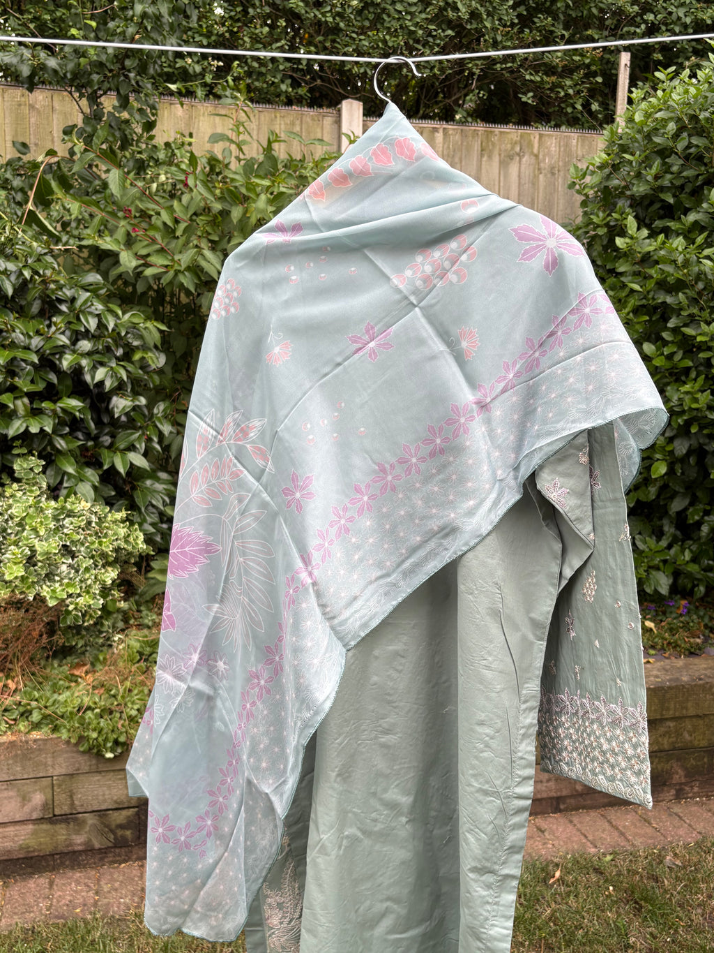Sage green -luxury embroidered (3PC)