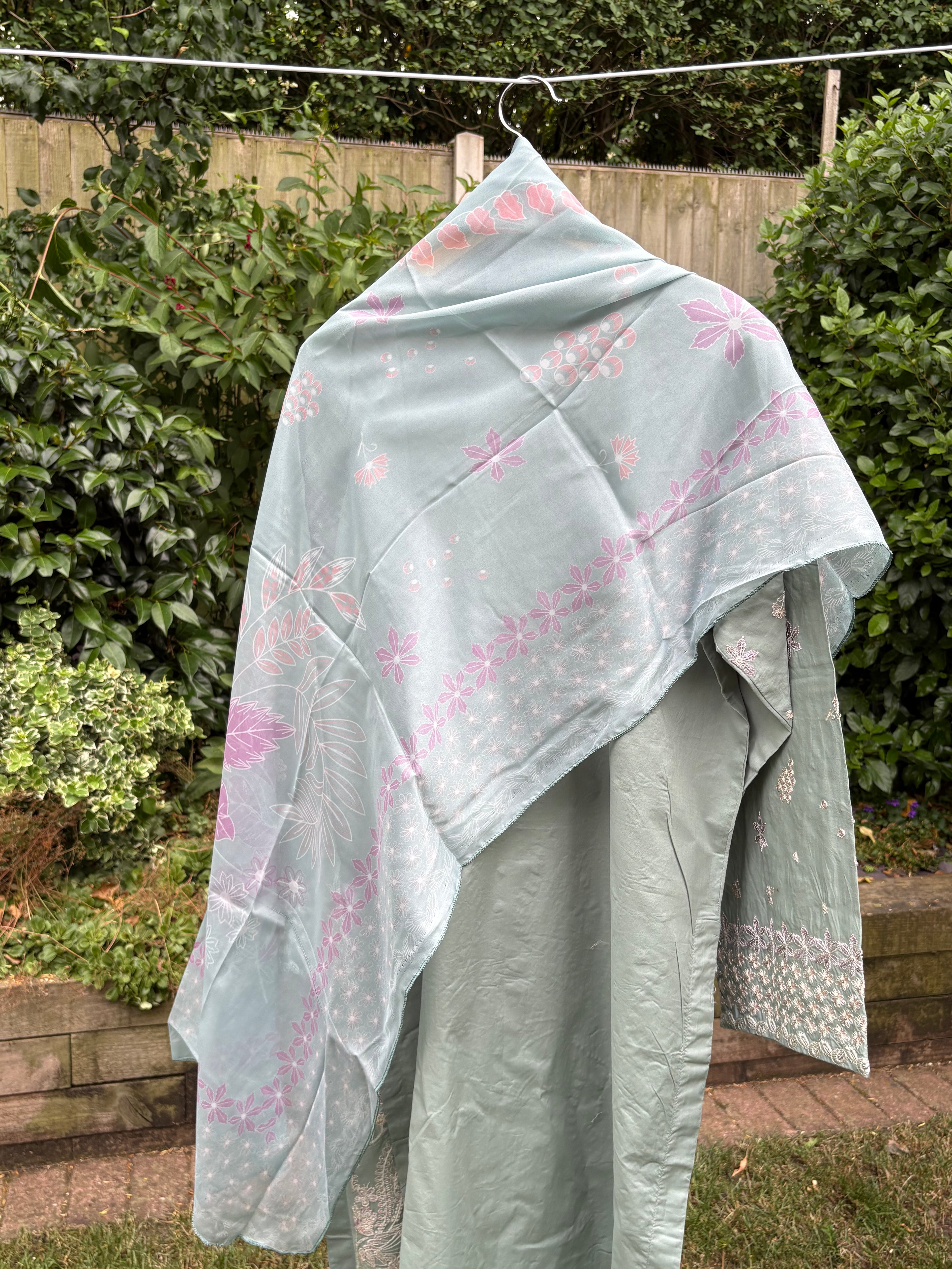 Sage green -luxury embroidered (3PC)