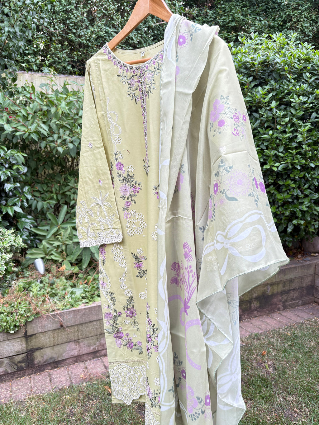 Prehnite-luxury embroidered (3PC)