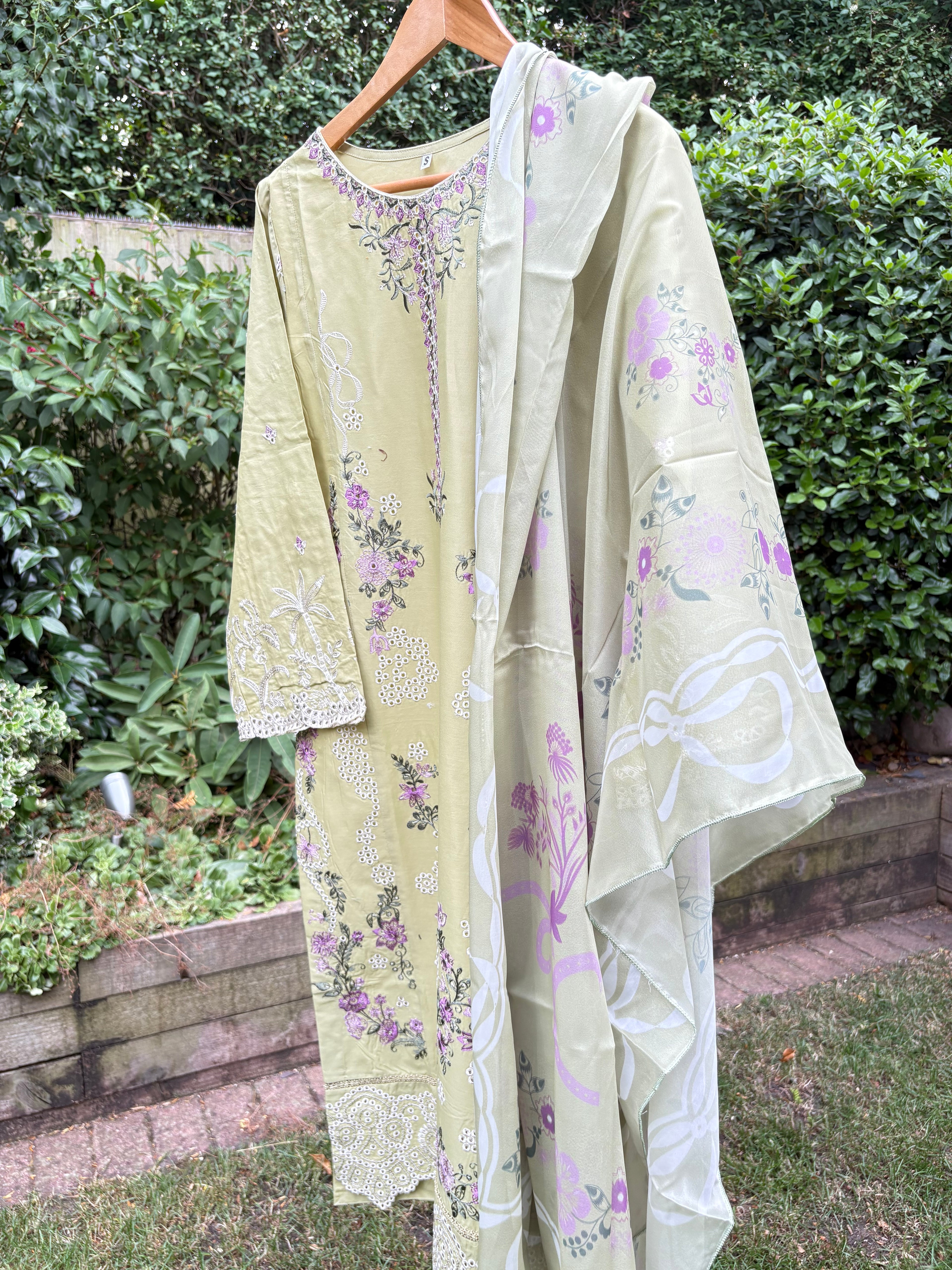 Prehnite-luxury embroidered (3PC)
