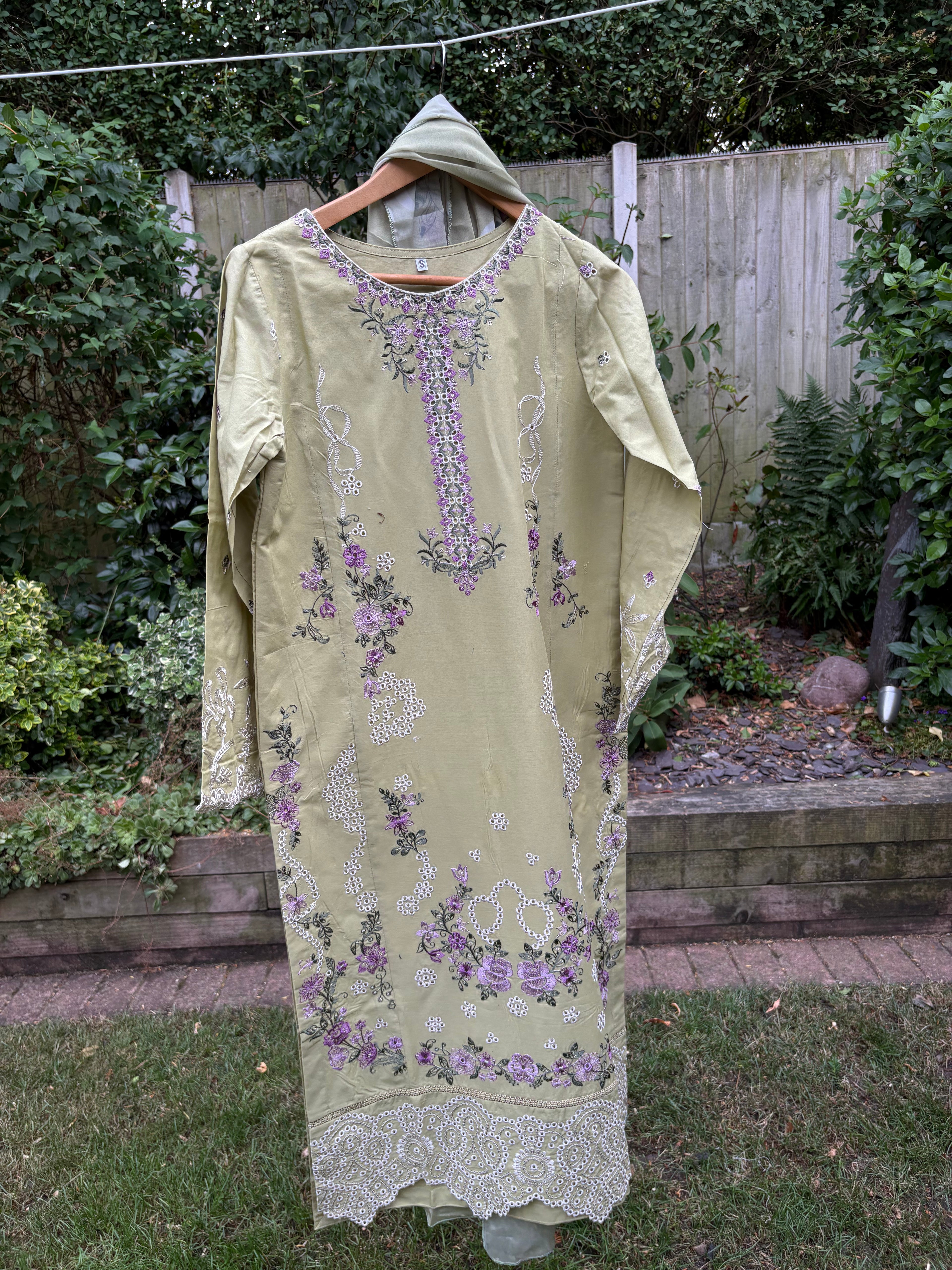 Prehnite-luxury embroidered (3PC)