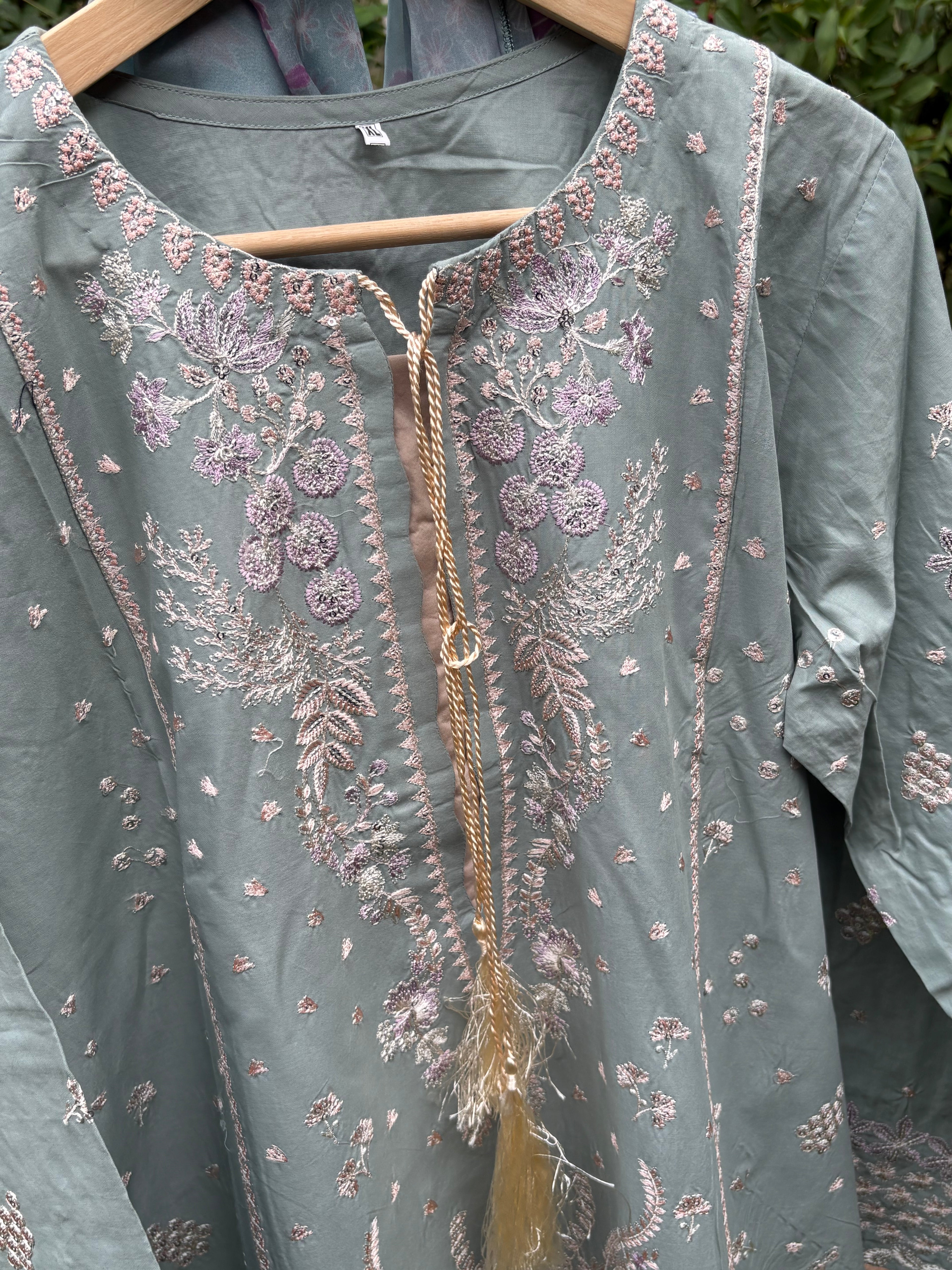 Sage green -luxury embroidered (3PC)