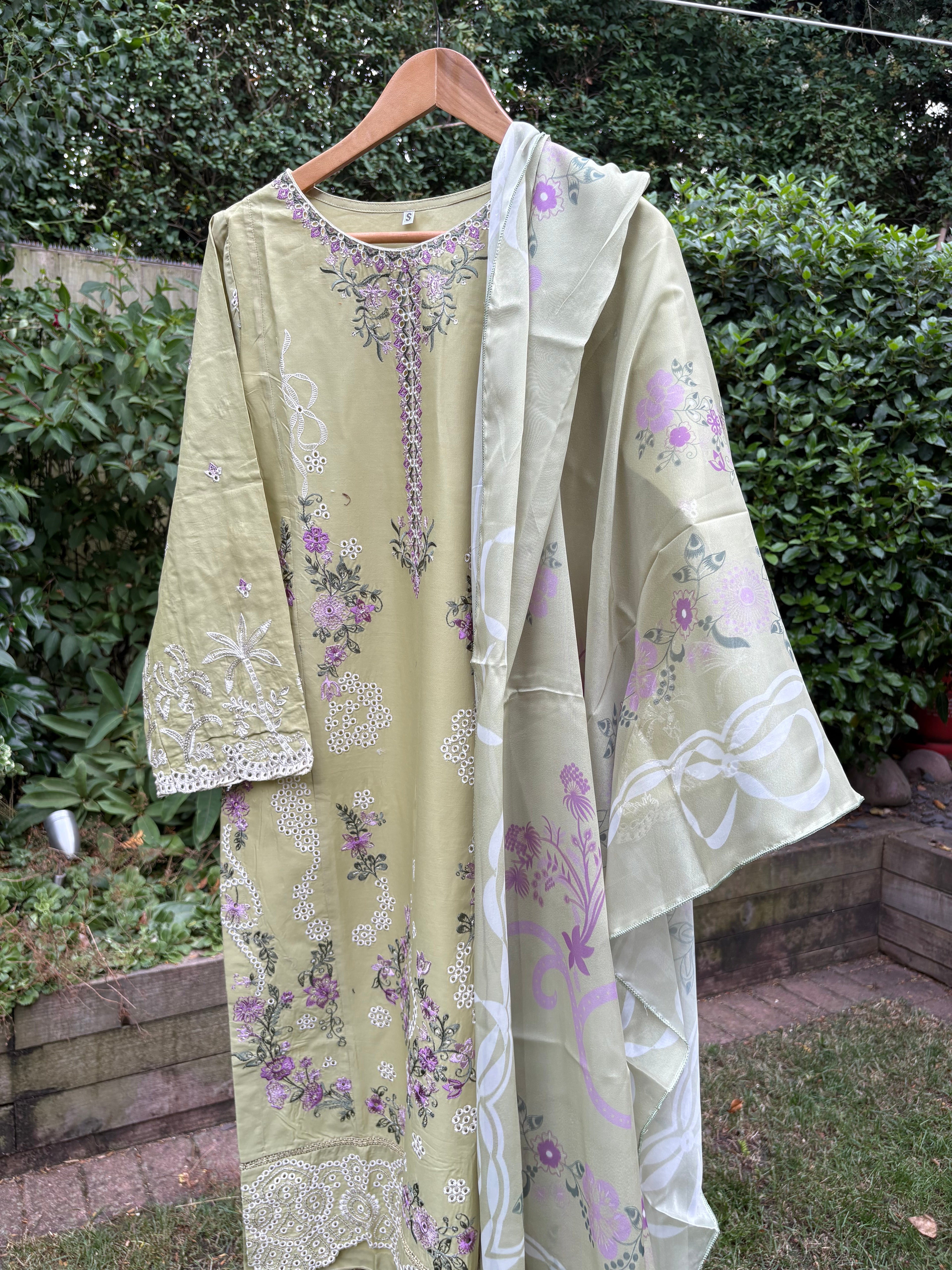Prehnite-luxury embroidered (3PC)